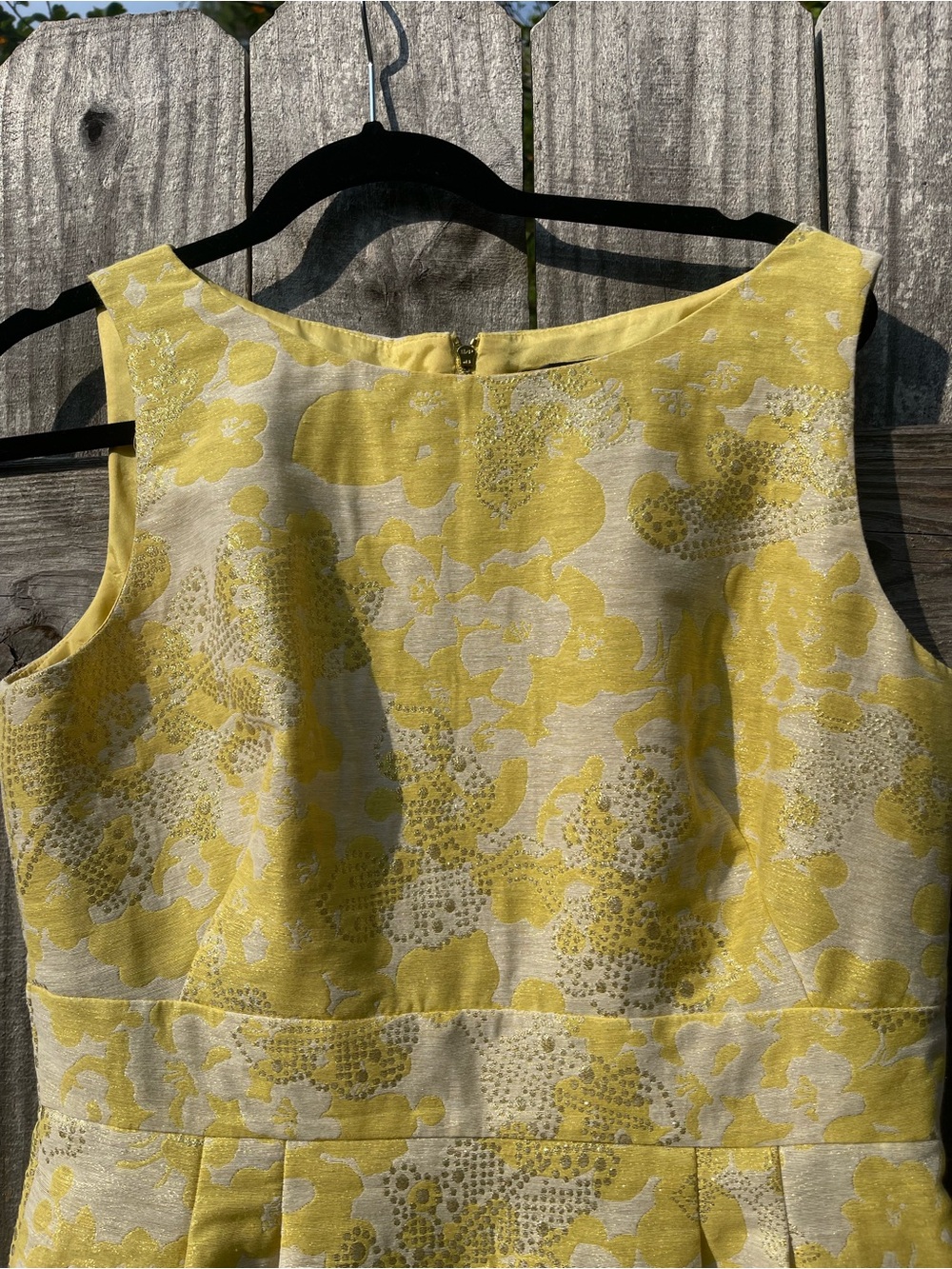 T Tahari Yellow Brocade Dress with Metallic Gold highlights Sz 10 - Picture 3 of 13